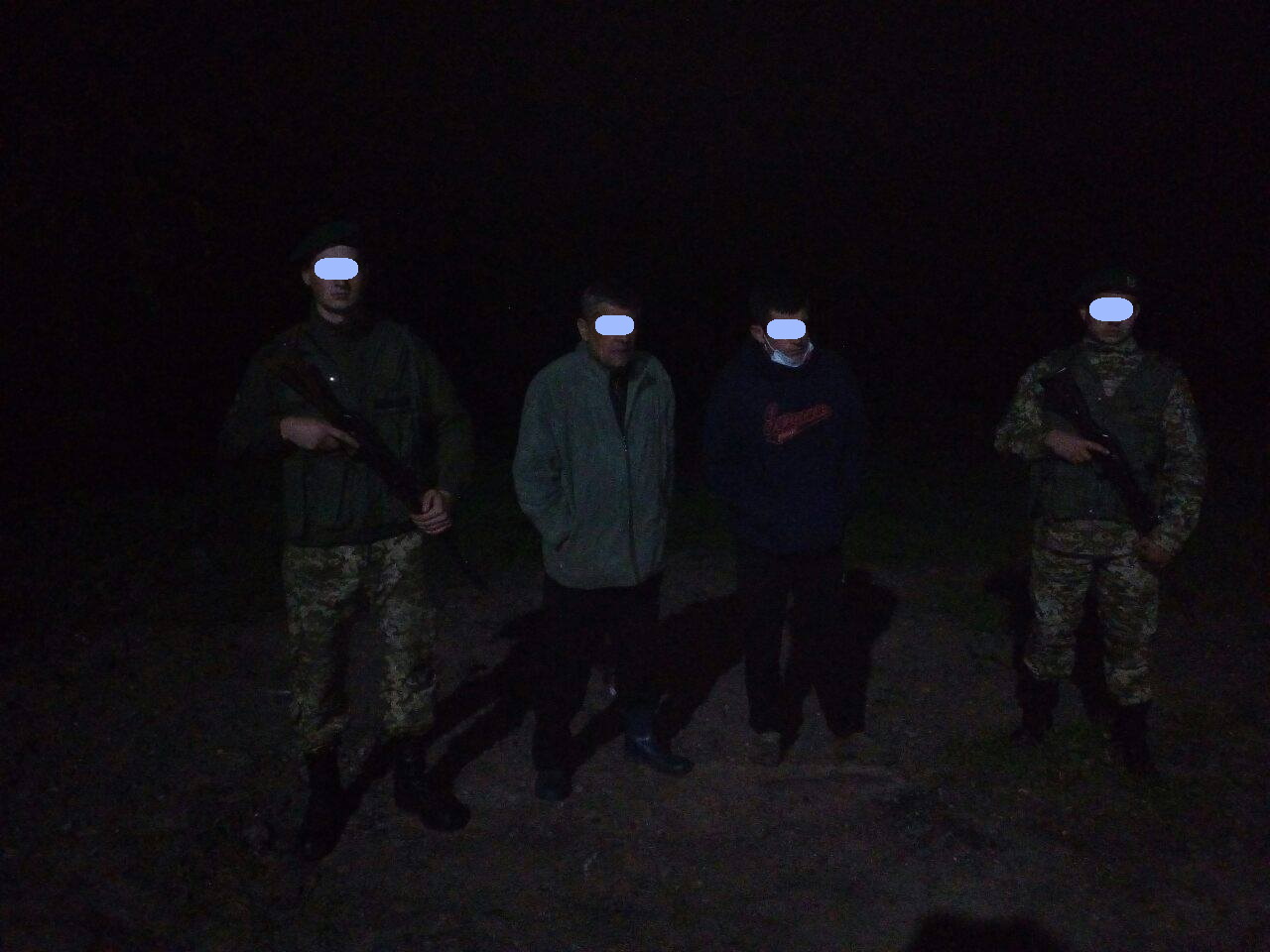 Трьох нелегалів із Камеруну та Грузії затримали на українсько-словацькому кордоні на Закарпатті (ФОТО)