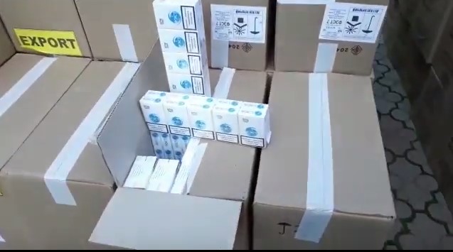 Близько 100 ящиків сигарет на суму понад 1,1 млн грн виявили у підвалі мешканця Вилоку на Виноградівщині (ВІДЕО)