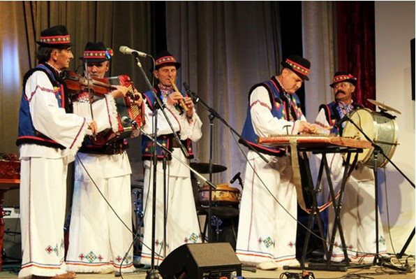 Народні гурти з Тячівщини представили музику Закарпаття на Міжнародній пасхальній асамблеї