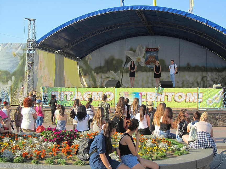 У Хусті стартував пісенний фестиваль "Веселка над Тисою" (ФОТО)
