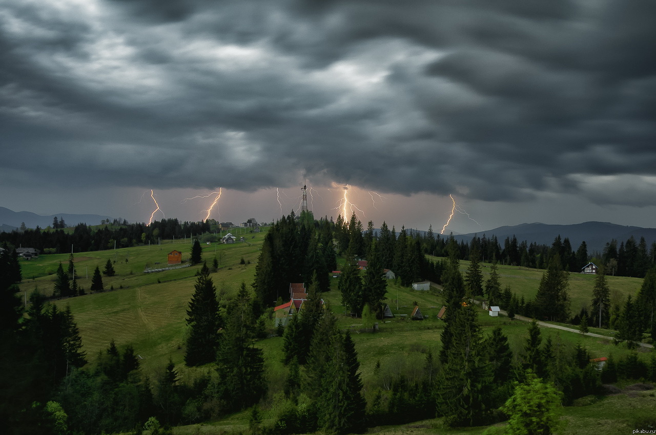 Закарпатські метеорологи попередили про грози, зливи та шквали