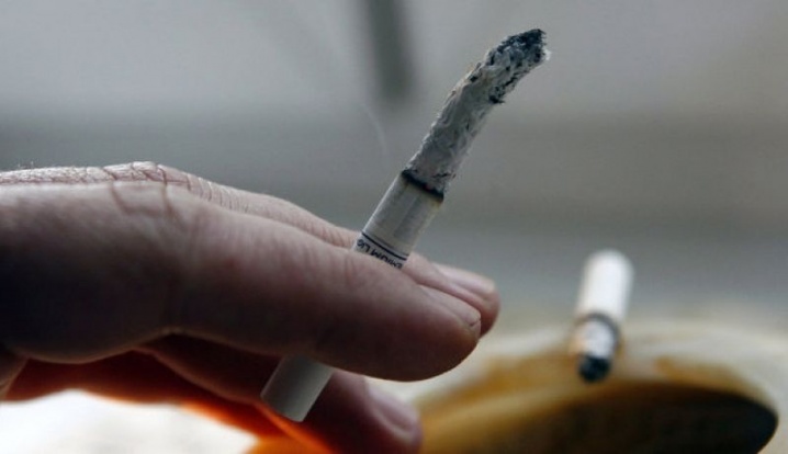 На Великоберезнянщині порятували 73-річного чоловіка, що ледве не згорів у власному будинку через сигарету