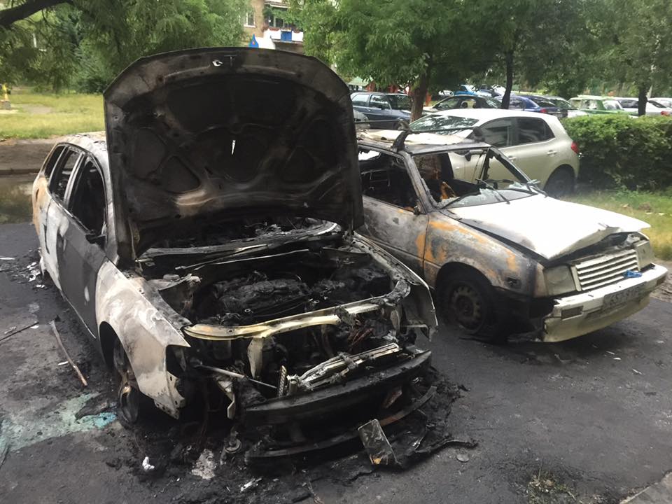 Опубліковано ВІДЕО "потрійної" пожежі авто в Ужгороді