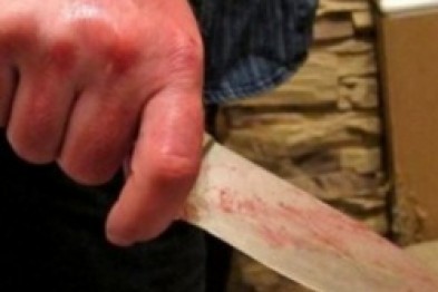 В Ужгороді затримали нападника, котрий тричі вдарив ножем чоловіка неподалік автобусної зупинки та втік