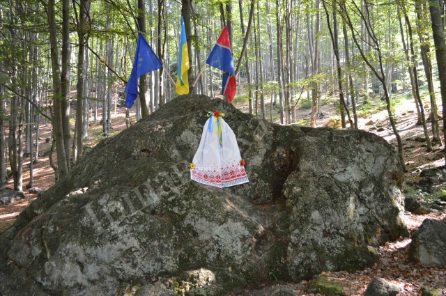 На Іршавщині встановили пам’ятний знак з нагоди віднесення букових пралісів до Всесвітньої спадщини ЮНЕСКО (ФОТО)