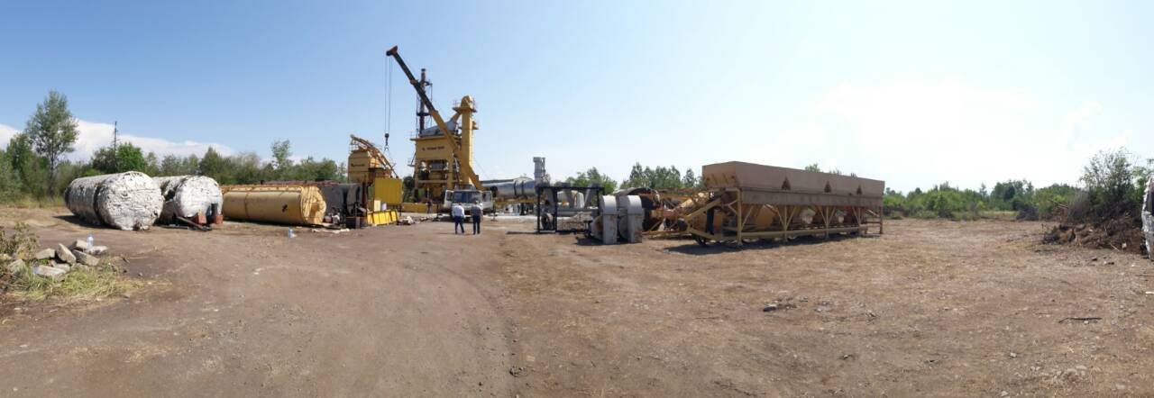 У Буштині на Тячівщині повним ходом триває будівництво нового асфальтного заводу (ФОТО)