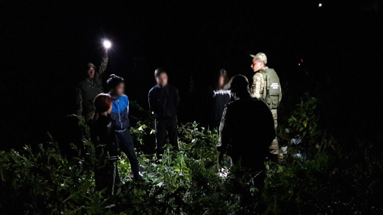 На Закарпатті, спільно зі словацькими правоохоронцями, ліквідували канал переправлення незаконних мігрантів з В’єтнаму