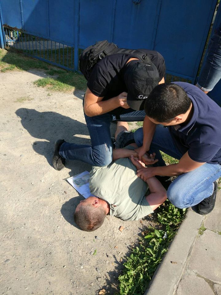 На Закарпатті працівника Укртрансбезпеки затримали на хабарі 6 тис грн (ФОТО)
