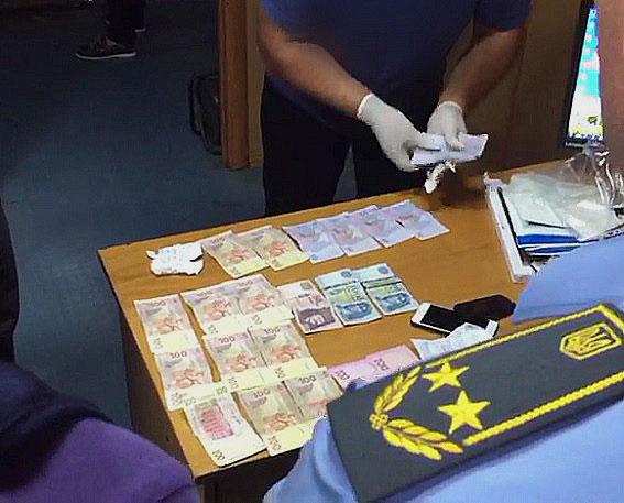 Поліція говорить про двох закарпатських митників-хабарників з двома паспортами Угорщини (ФОТО, ВІДЕО)