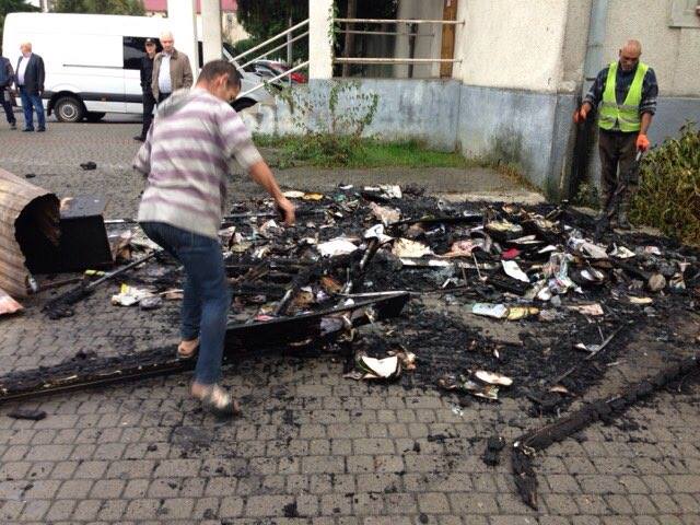 У Тячеві з'ясовують причину пожежі, що знищила газетний кіоск (ФОТО)