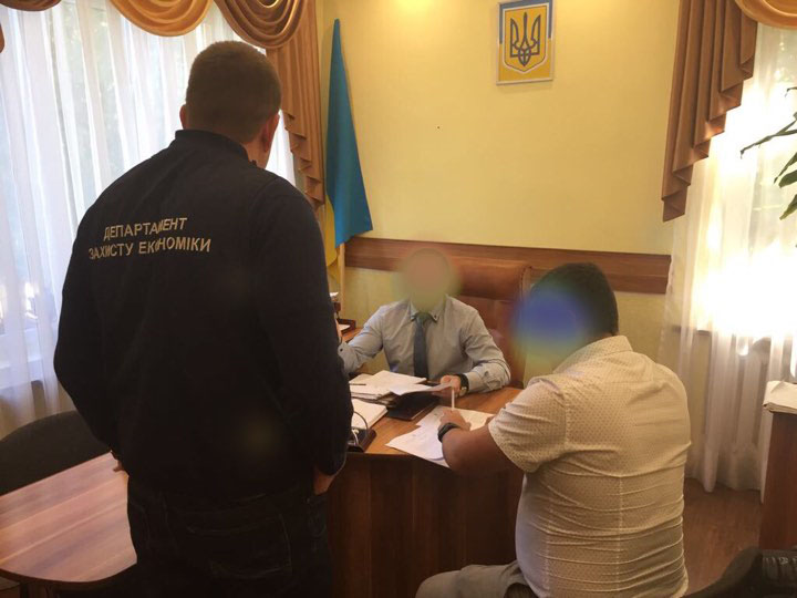 Судді Мукачівського районного суду, якого викрили при одержанні хабара, повідомлено про підозру