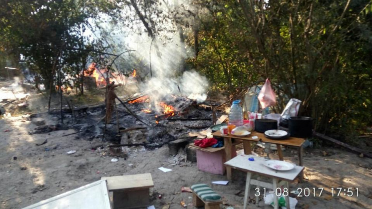 В Івано-Франківську теж згорів табір закарпатських циганів (ФОТО)