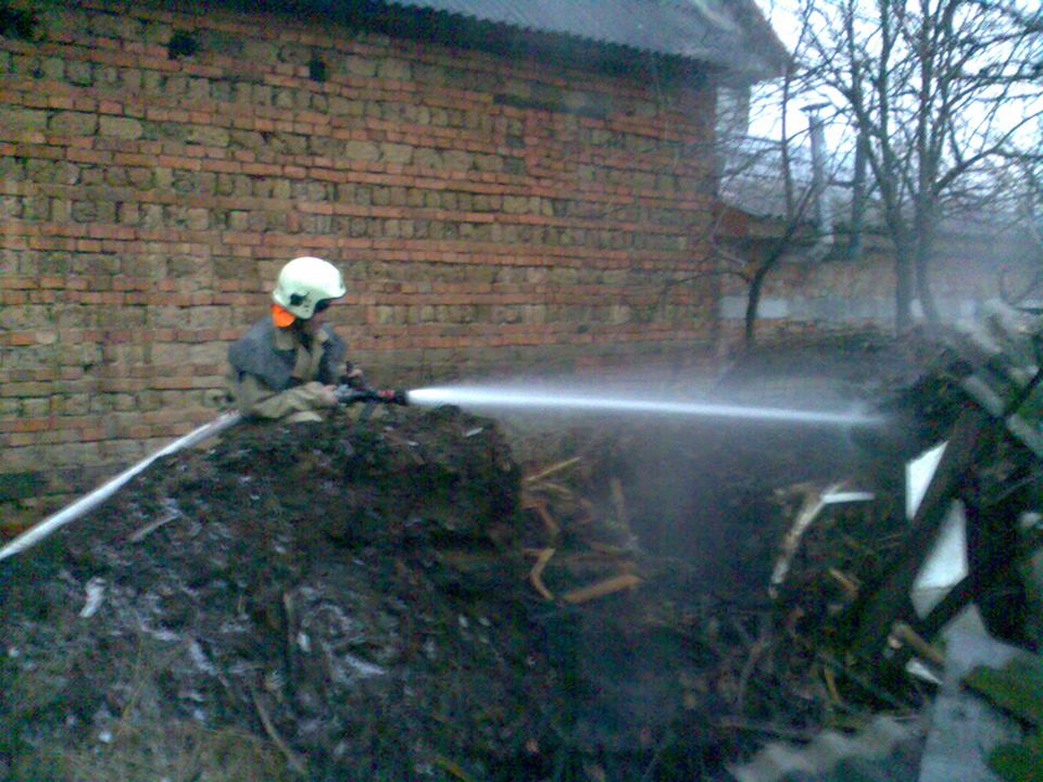 В Іршаві згоріла коптильня, в якій залишили без нагляду коптитися сало (ФОТО)