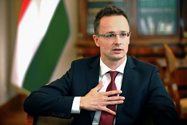 Очільнику МЗС Угорщини вже не подобаються майбутні українські "обмеження використання мови та громадянства"