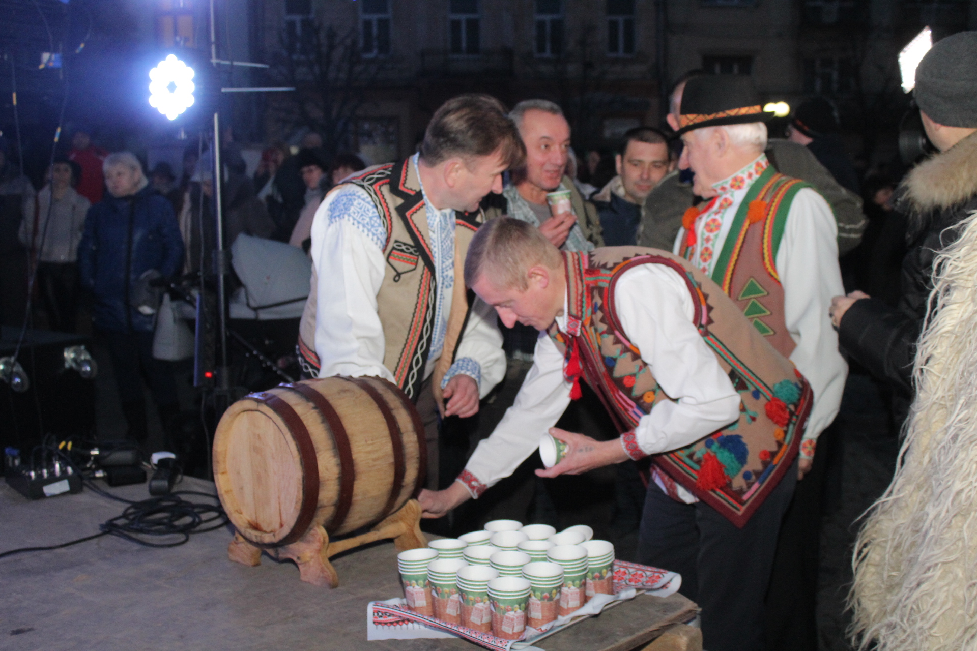 У Мукачеві урочисто відкрили найбільший винний фестиваль країни "Червене вино-2018" (ФОТО)