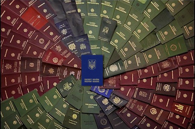 Подвійне громадянство в Україні може бути, але не для росіян – Клімкін