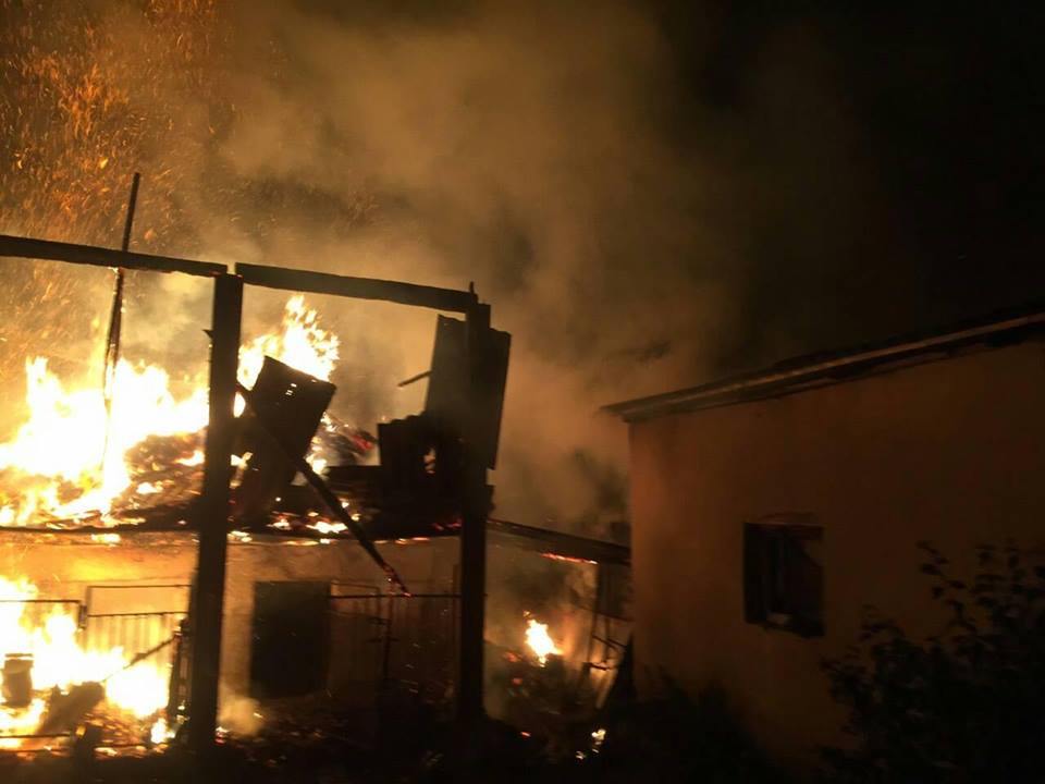 У Оноку на Виноградівщині пожежа, яку гасили 4 години, "коштувала" власнику 50 тис грн (ФОТО)
