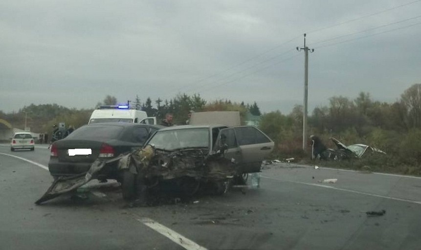 У ДТП неподалік Дубрівки, на Ужгородщині, травмувалися 7 людей