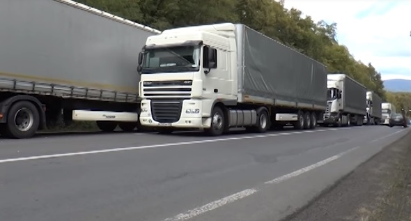 На митниці пояснили накопичення вантажівок на митному посту "Ужгород" 5-ма причинами