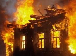 На Ужгородщині пожежа знищила лазню й пошкодила Mersedes Sprinter