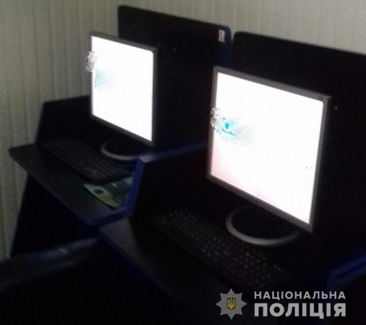 На Воловеччині "накрили" незаконну ігротеку, "замасковану" під інтернет-клуб (ФОТО)