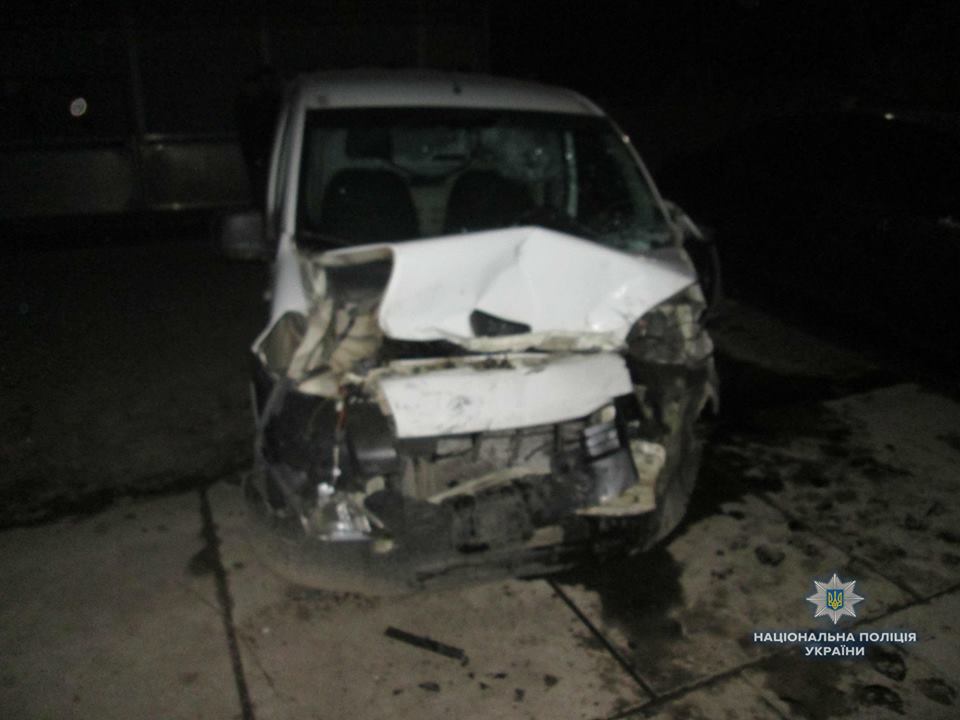На Тячівщині водій Peugeot, обганяючи авто попереду, спричинився до потрійної ДТП з потерпілими