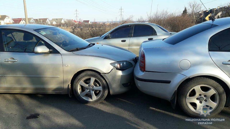 Нетверезий водій спровокував у Минаї на Ужгородщині ДТП, в якій пошкоджено 4 автівки