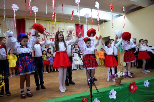 На Тячівщині відбулося традиційне свято зустрічі весни "Мерцишор" (ФОТО)
