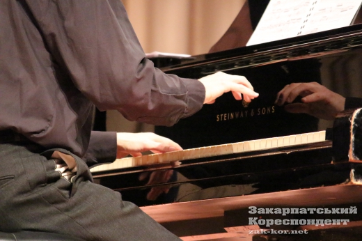 У музичну фантазію занурив слухачів в Ужгороді відомий угорський піаніст (ФОТО)