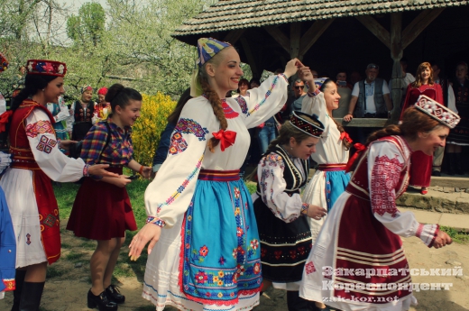"Великодній передзвін" від Закарпатського народного хору лунав у скансені в Ужгороді (ФОТО)