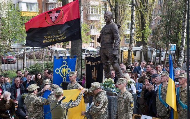 У Києві відкрили пам'ятник закарпатцю, що загинув у війні з Росією на Донбасі (ФОТО)