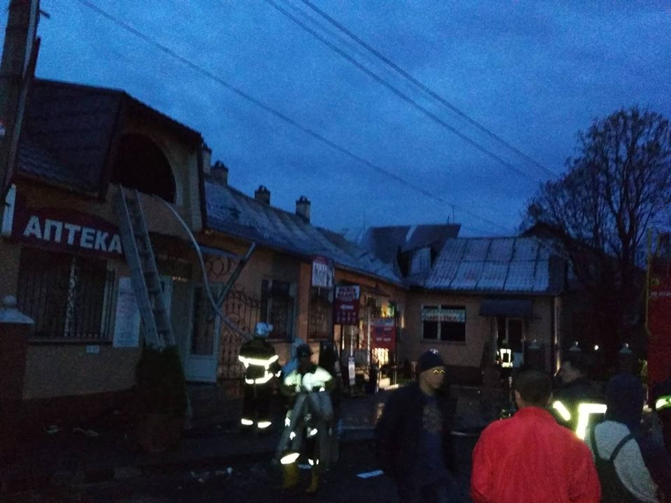 Уночі на Тячівщині гасили пожежу в магазині (ФОТО)