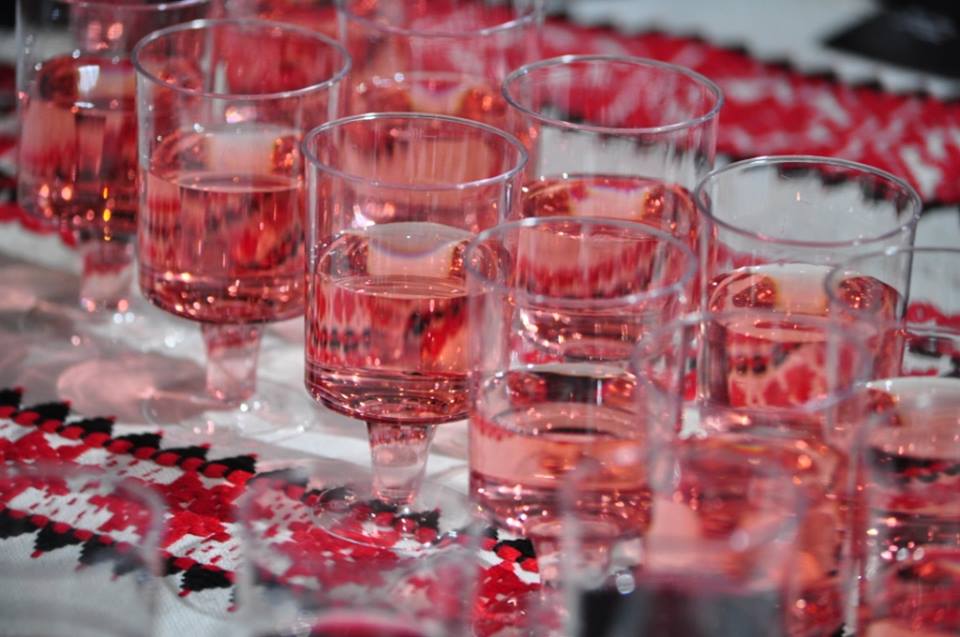 В Ужгороді розпочався дводенний фестиваль рожевого вина SakuraWine (ФОТО)