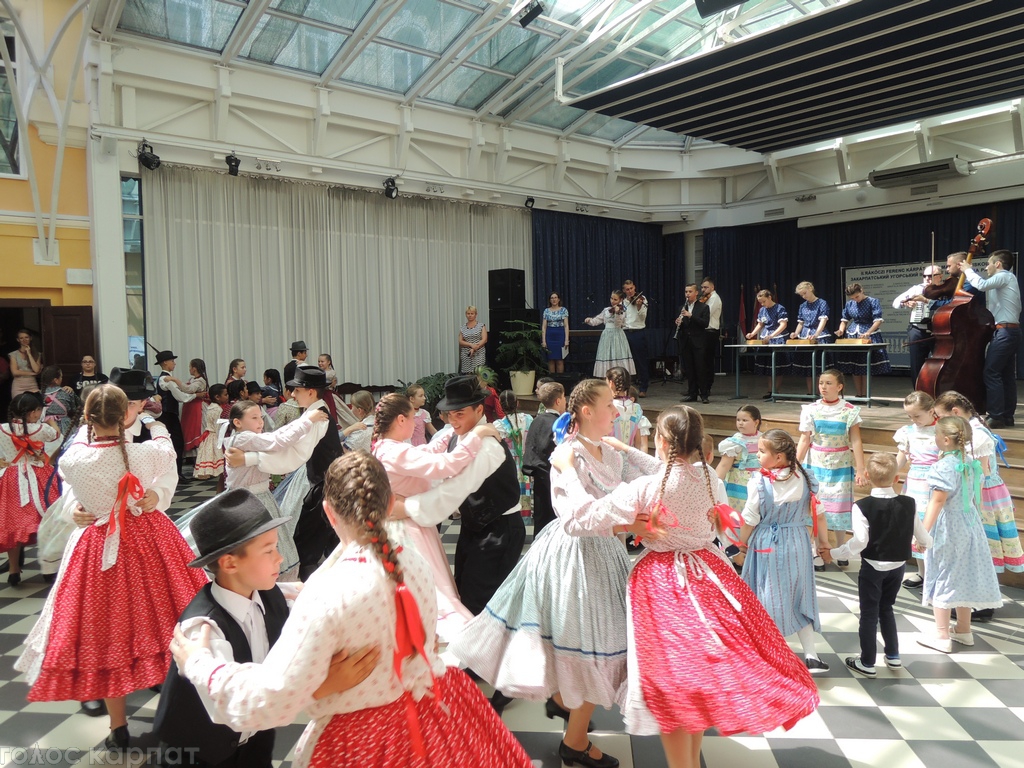 У Берегові відбувся масштабний угорський фольклорний конкурс (ФОТО)