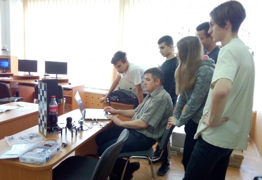 В Ужгороді студенти-математики на гуртку робототехніки спроектували 3D-сканер