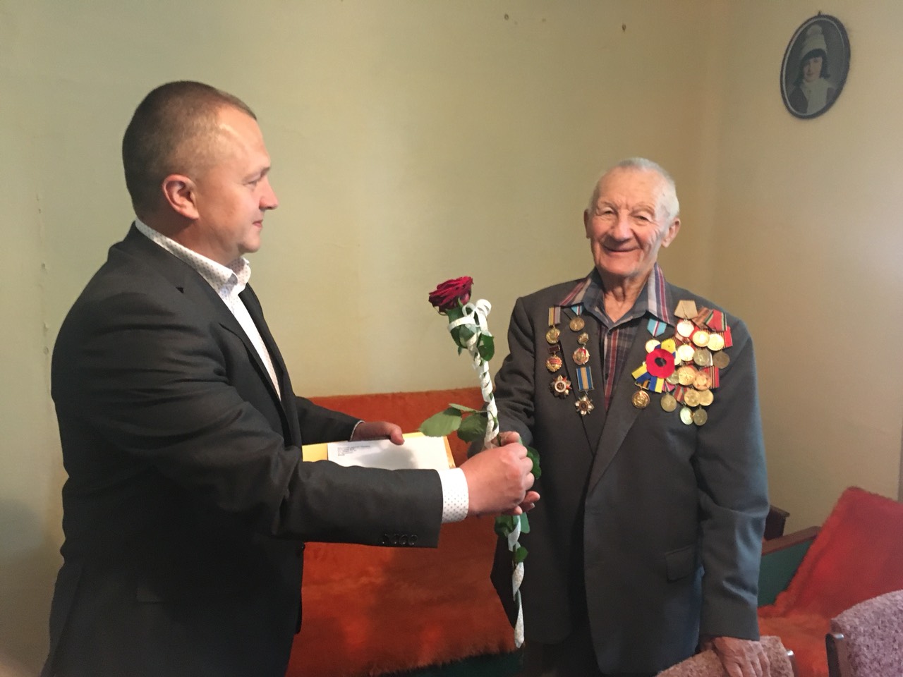 На Тячівщині й Рахівщині ветеранів привітали подарунками та квітами (ФОТО)