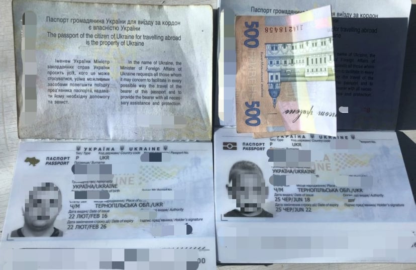 На Закарпатті українець спробував "купити" за 500 грн позачерговий виїзд за кордон 