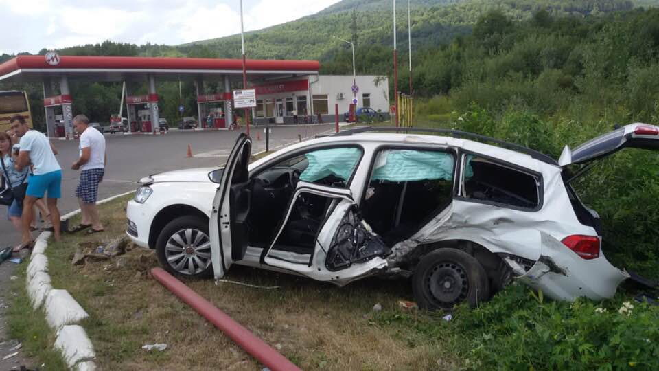 На Свалявщині сталася "травматична" ДТП за участі службового авто патрульної поліції (ФОТО)