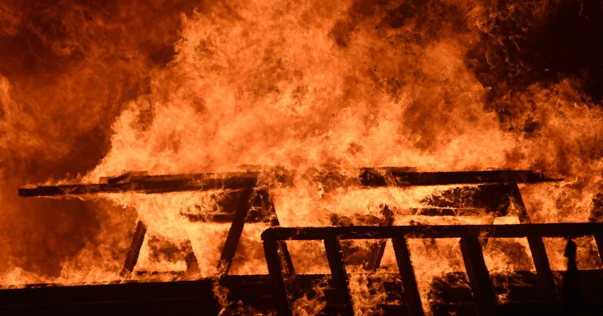 На згарищі після пожежі у Косівській Поляні на Рахівщині знайшли тіло господаря будинку
