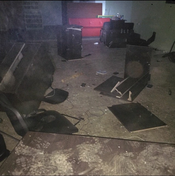 Мешканці села розгромили гральну залу у Богдані на Рахівщині (ФОТО)