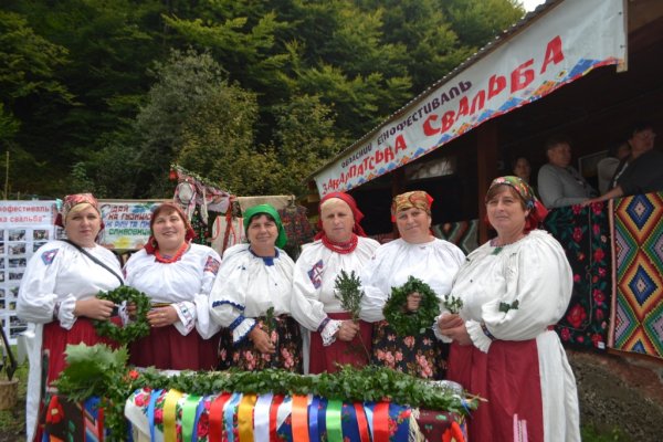 Давні традиції весілля відтворили на фестивалі "Закарпатська свальба" (ФОТО)