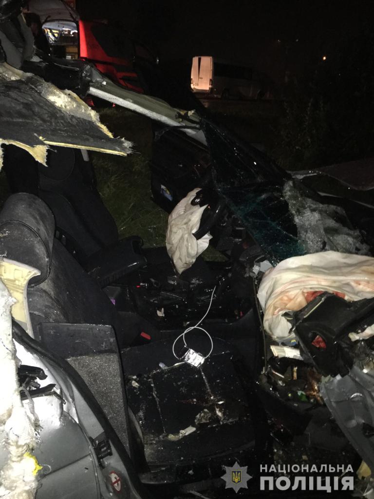 Унаслідок зіткнення у Львові мікроавтобуса із Закарпаття та "п'яного" BMW загинув один із пасажирів легковика (ФОТО)
