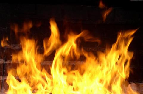 На Тячівщині гасили пожежу в колибі турбази