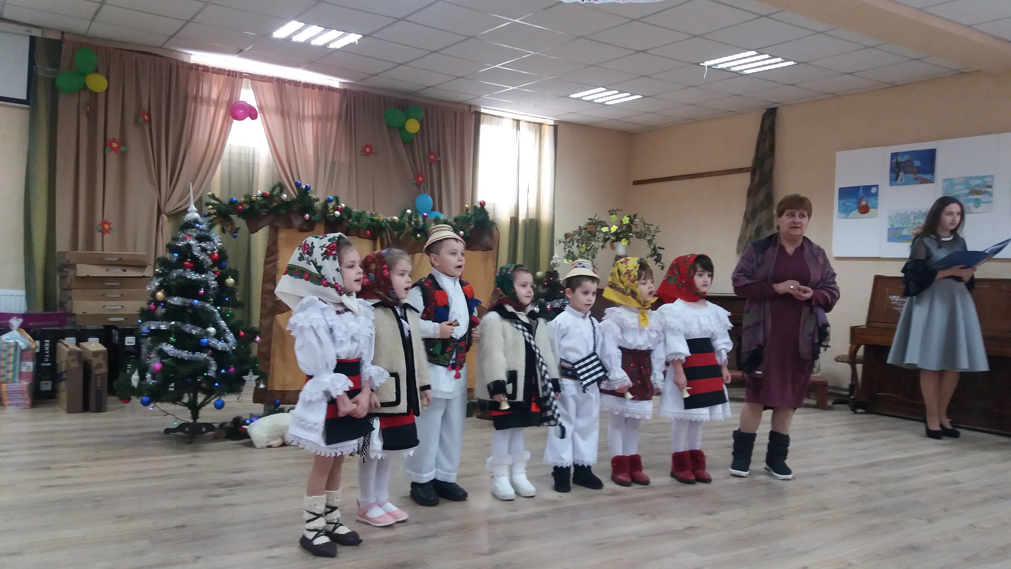 У Солотвині діти колядували українською, румунською та угорською мовами (ФОТО)