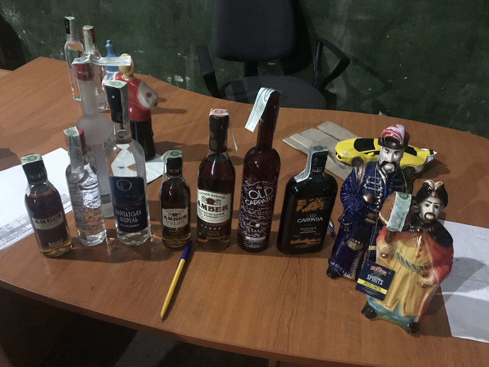 Під час "операційного" огляду складу в Ужгороді вилучили партію алкоголю вартістю понад 2 млн грн (ФОТО)