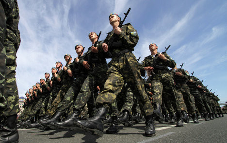 Військовослужбовцям, що проходитимуть службу за контрактом, в Ужгороді для заохочення виплачуватимуть по 10 тис грн