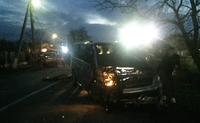 На Ужгородщині у зіткненні Mitsubishi та VW постраждало 2 людей (ФОТО)