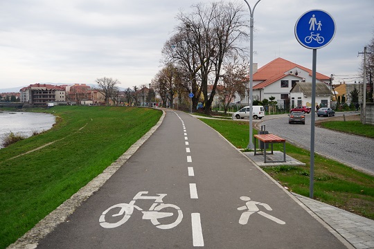 У Мукачеві облаштували 3-кілометрову велодоріжку (ФОТО)