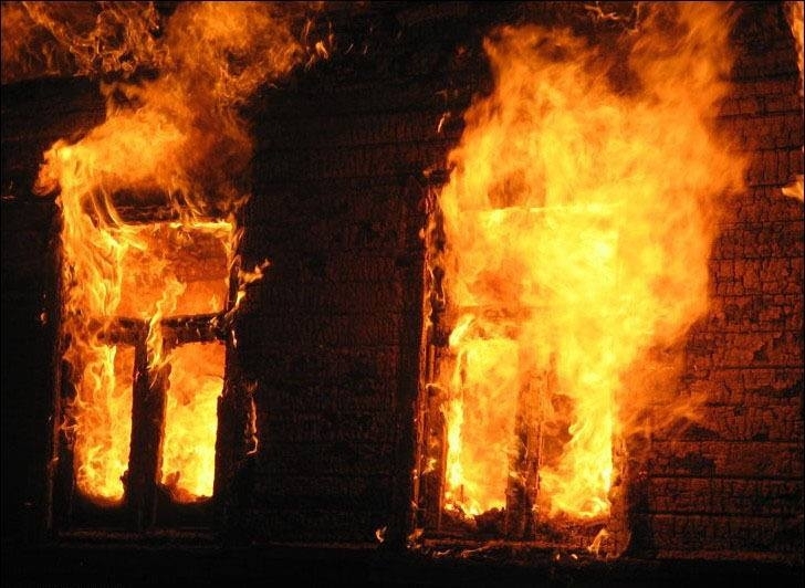 Разом із домашнім майном, на Рахівщині згоріла літня кухня
