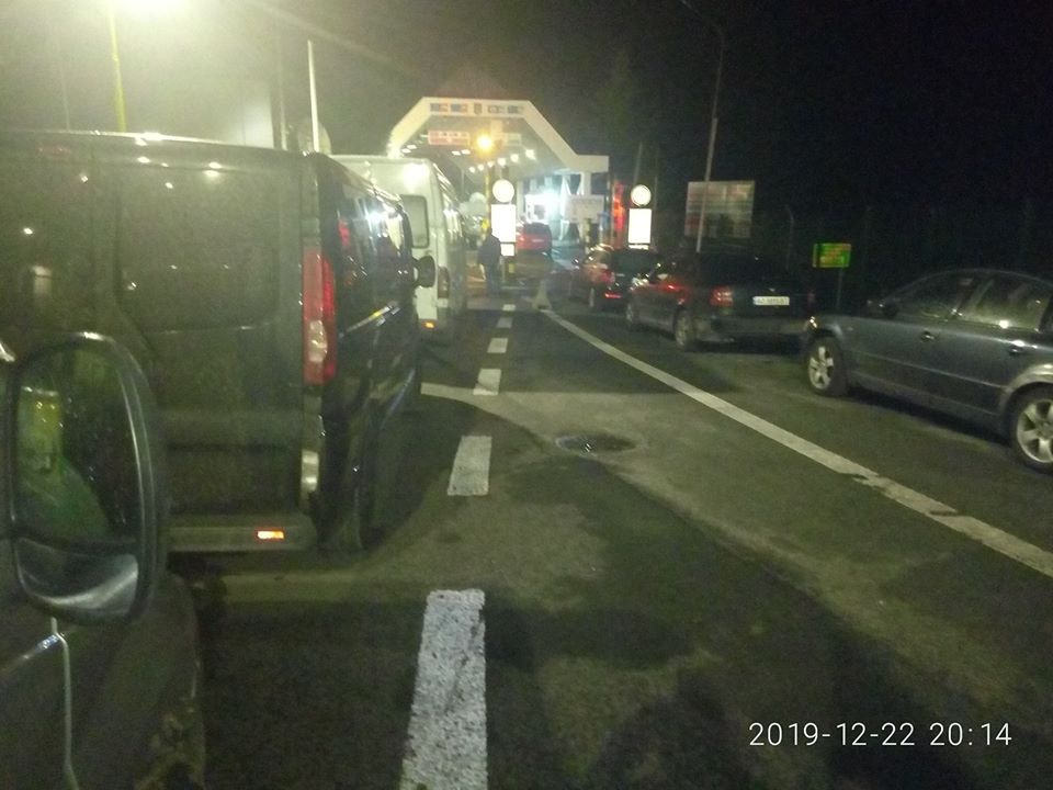 У ПП "Убля-Малий Березний авто стоять у черзі по 14 годин (ФОТО)